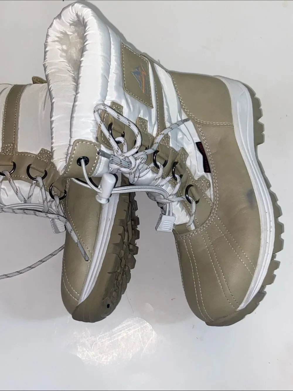 Norti 8 3M  Trinsulate Tan and White Lace-Up Insulated Winter Boot Size 8
